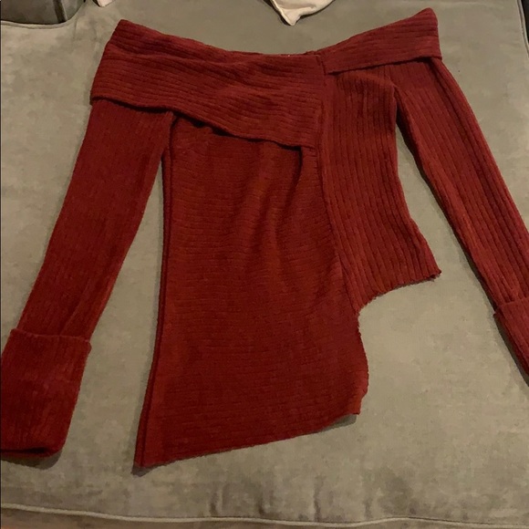 Essue Sweater - Picture 1 of 6